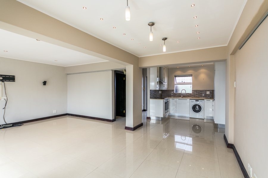 To Let 2 Bedroom Property for Rent in Green Point Western Cape